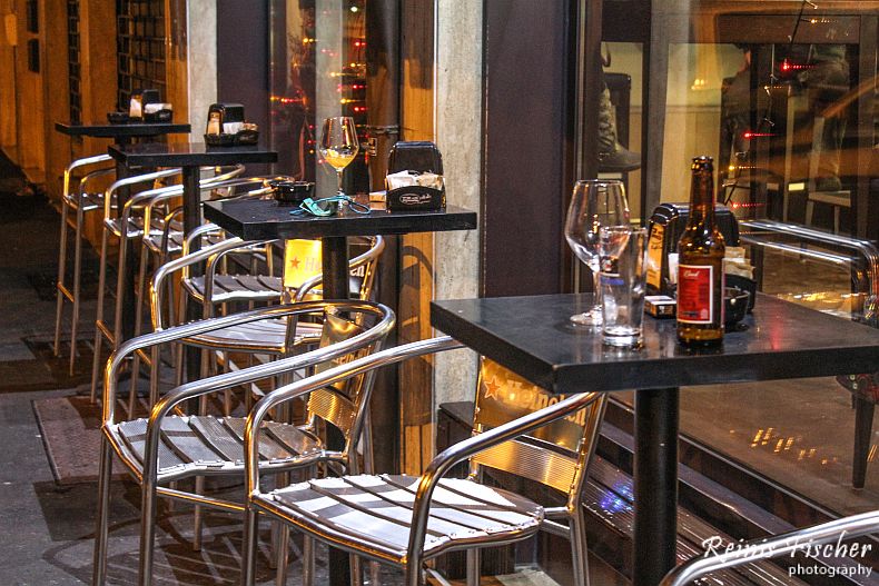 Visitors can enjoy their drinks at the tables located outside the caffe