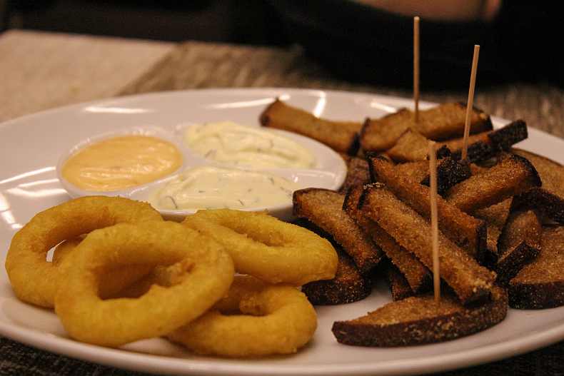Onion rings and garlic bread as appetizer for beer
