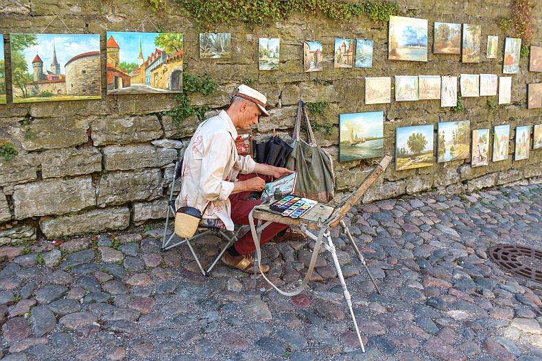 Painter in streets of Tallinn