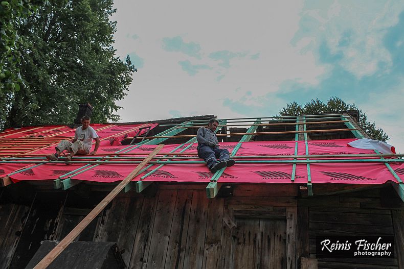 Lathing over cross wind sheet