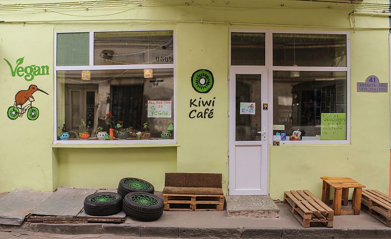 Kiwi cafe located on Verchli street