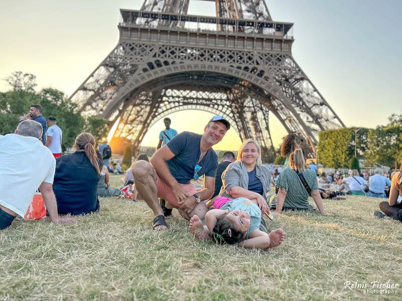 Enjoying picnic at Eiffel tower