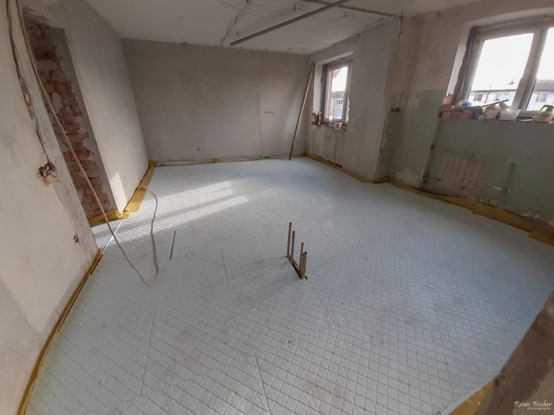 Preparing floors for dry concrete