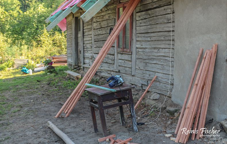 Improvised outdoor workshop