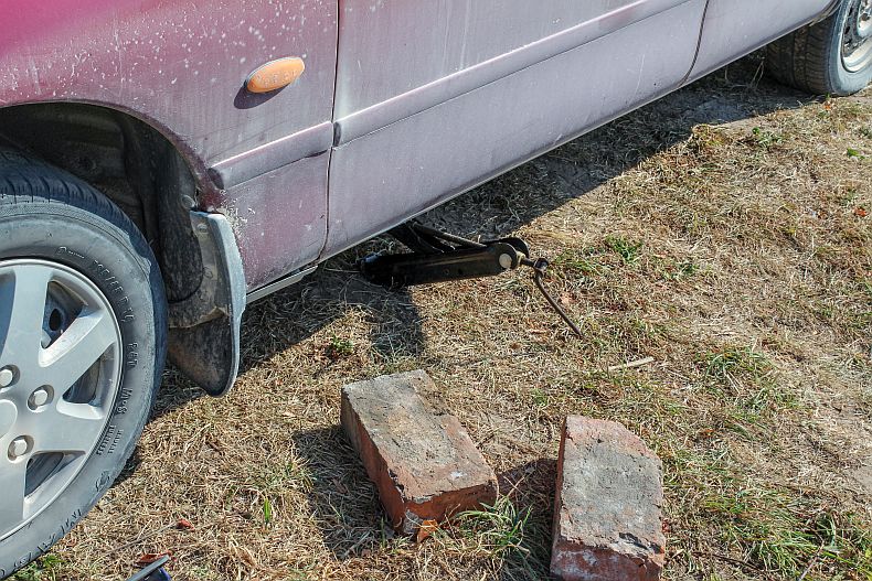 jacking up car
