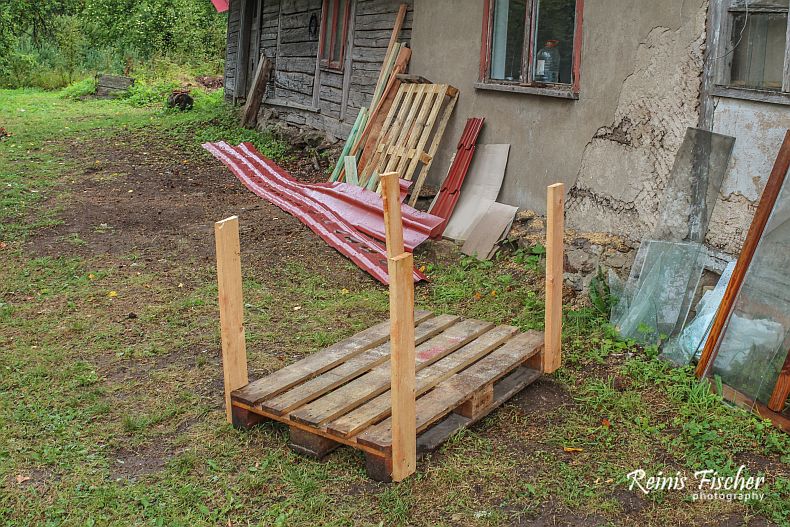 Base for a doughouse