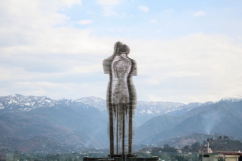 Ali and Nino Statue of Love