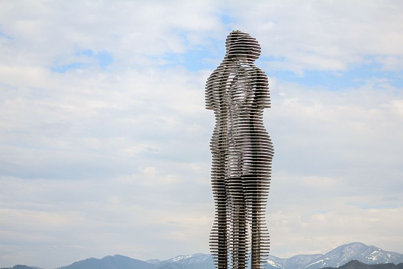 Love sculpture - Ali and Nino