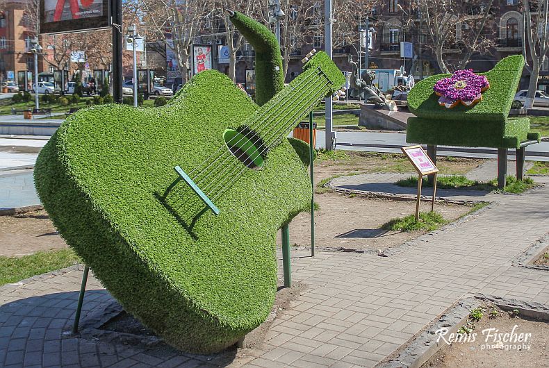 The huge guitar and piano at the entrance of the Swan park
