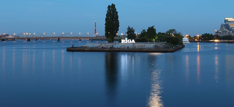 Riga: Iron Bridge, TV Tower and National Library