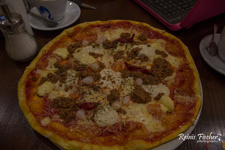 Pizza with horseradish