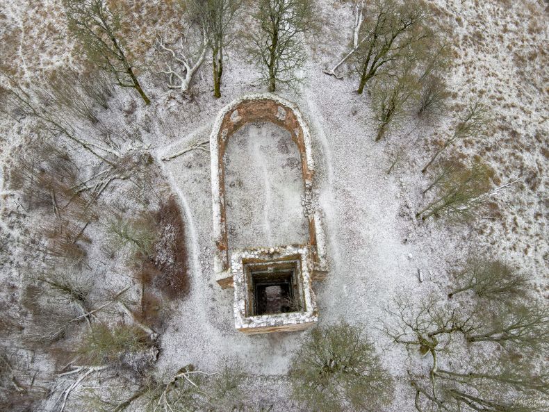 Embūte church ruins