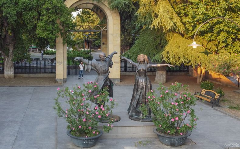 Statues of Iliko Sukhishvili and Nino Ramishvili in Djansug Kakhidze Garden in Tbilisi