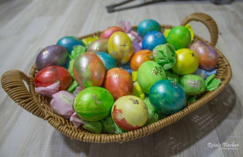 Easter egg and chocolate candy basket 2018
