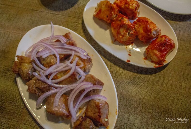 Chicken and pork barbecue at Dzveli Duqani