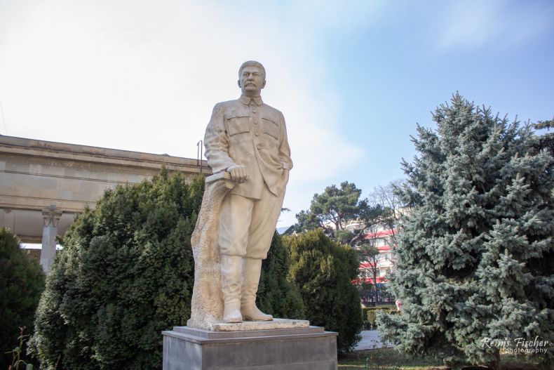 Stalin statue in front of the Museum