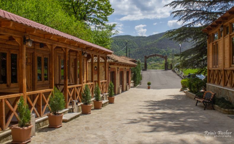 Restaurant Antre Batono near Ubisa