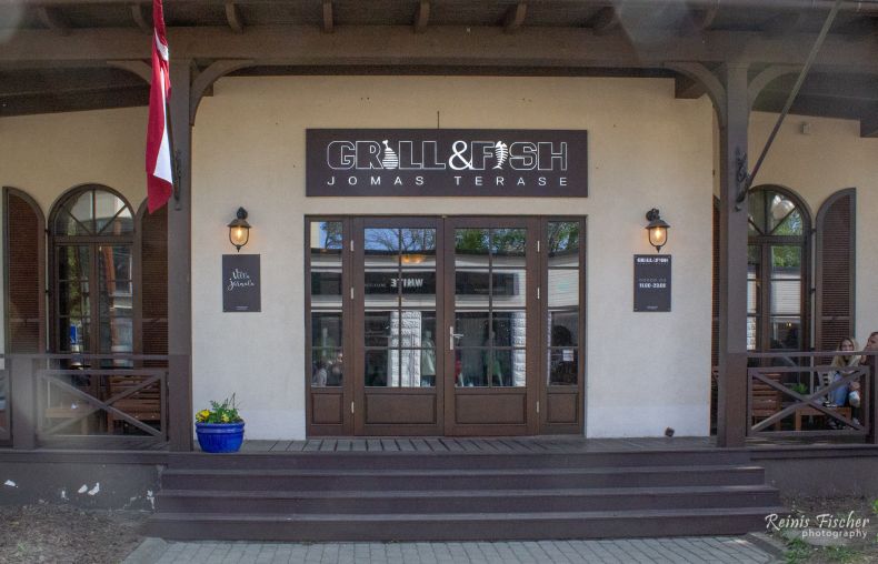 Grill $ Fish Jomas terase in Jūrmala