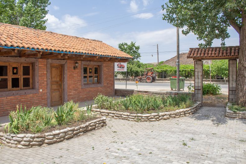 Monadire restaurant in Dedoplis Tsaro