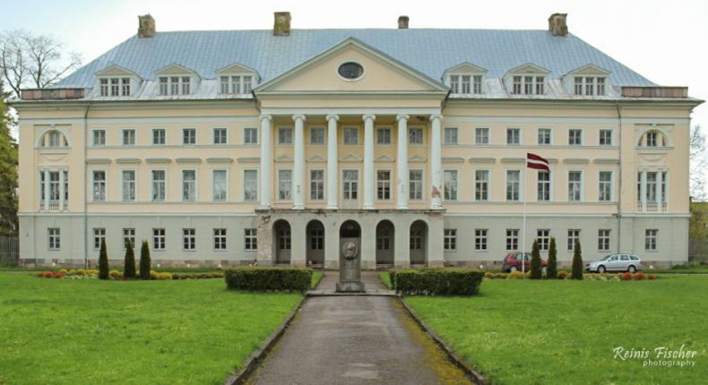 Kazdanga manor