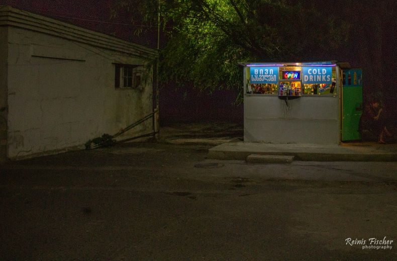 Cold drinks on the Gardabani border chekpoint