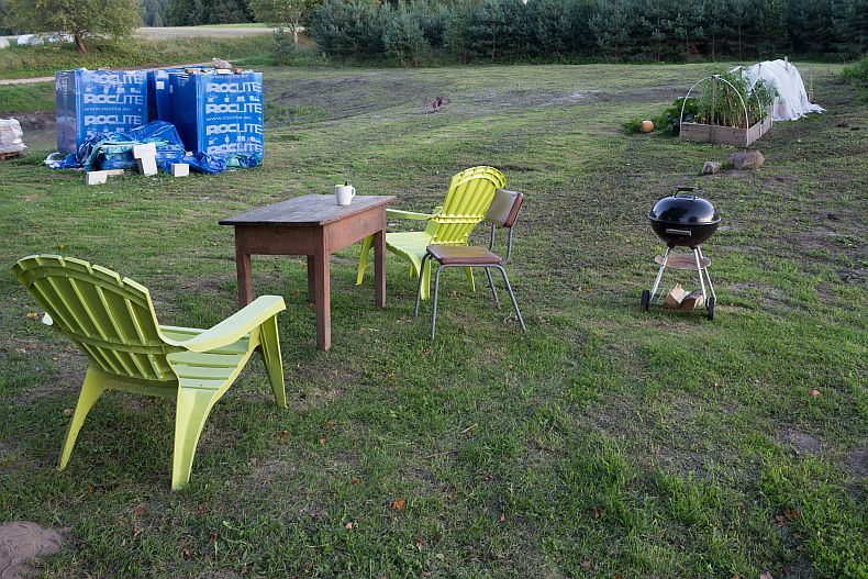 Overall scene in the front of house