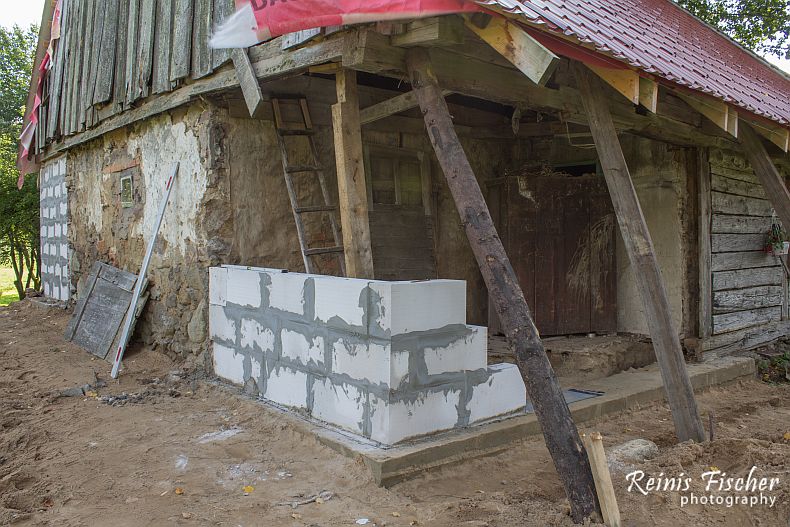 Walls from aerated concrete blocks