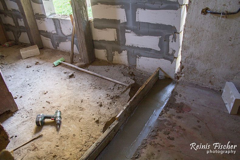 Foundation for inner wall