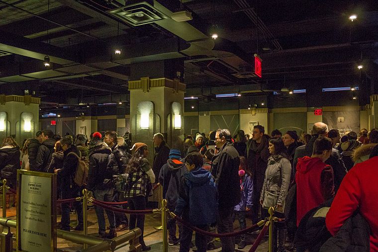 Waiting lines at the Empire State building to the observation deck