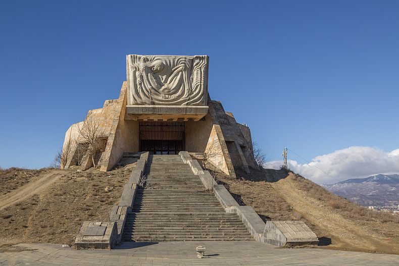 A Gem of Soviet Architecture in Tbilisi -Former Archaeological Museum