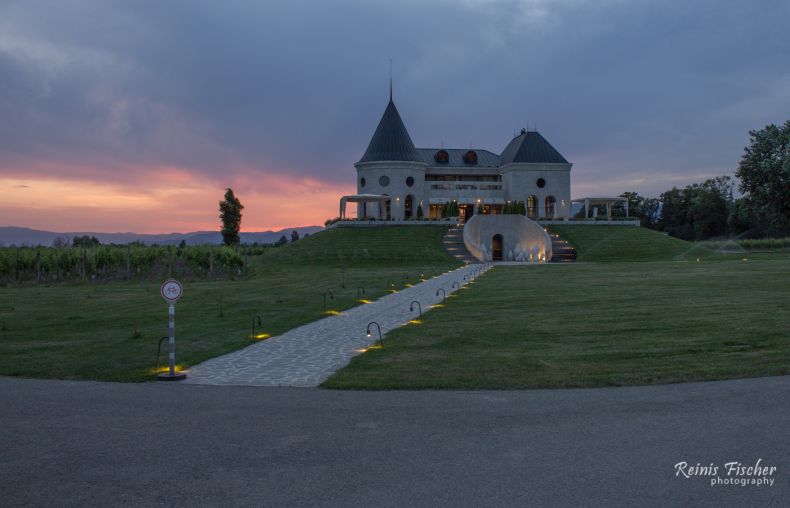 Vine tasting hall at Lopota lake
