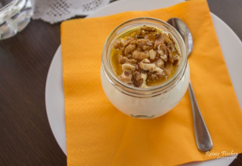 Matsoni with honey and walnuts